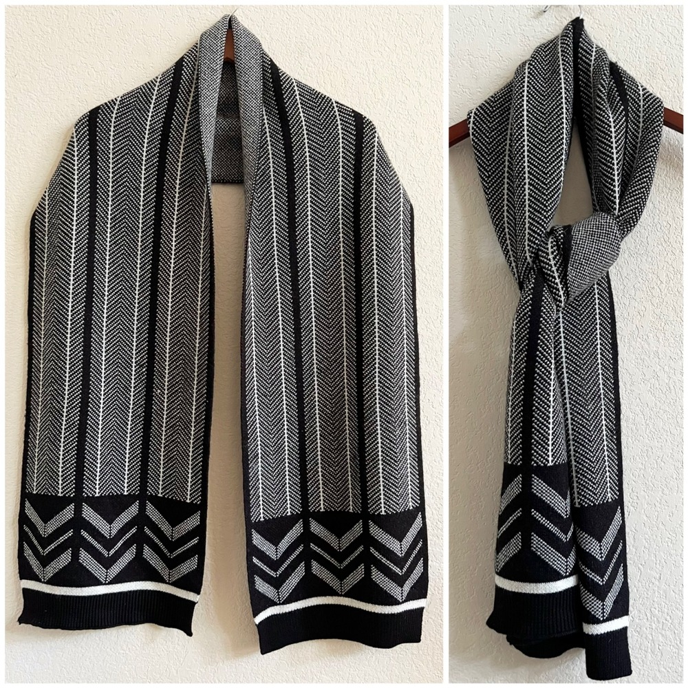 Banana Republic Merino Wool Blend Classic Knit Chevron Striped Scarf